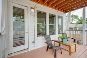 Terrace/patio - 10 minutes to Broadway! 4 bedrooms, 8 beds! (Nashville)
