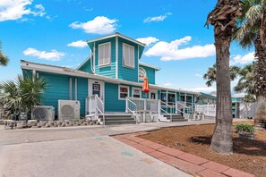 Exterior - Cozy 2-bedroom townhome in quaint Panama City Beach . Minutes to the beach (Panama City Beach)