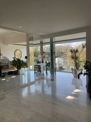 Interior - Villa on the banks of the Marne, spacious and bright, swimming pool, sauna, near RER station (Chennevières-sur-Marne)