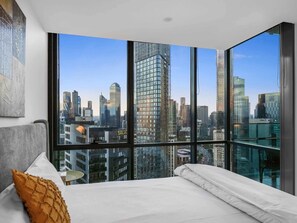 2 bedrooms, desk, iron/ironing board, WiFi - Stunning 2-Bed Apartment with City Views (Southbank)