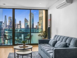 TV - Stunning 2-Bed Apartment with City Views (Southbank)