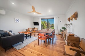 TV, offices - Sea Stroll at Callala Beach (Callala Beach)