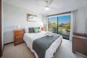 3 bedrooms, iron/ironing board, travel cot, WiFi - Sea Stroll at Callala Beach (Callala Beach)