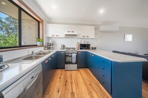Fridge, microwave, oven, stovetop - Sea Stroll at Callala Beach (Callala Beach)
