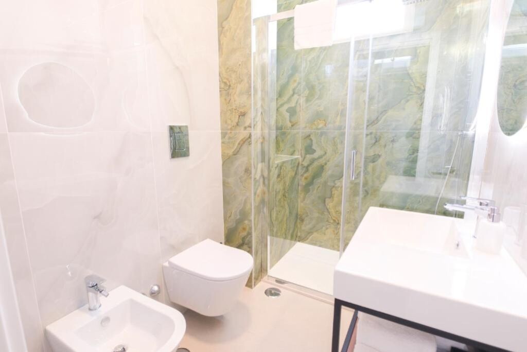 Dusche, Haartrockner, Bidet, Handtücher