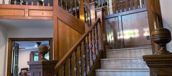 The Castle Hideaway-16+Pool-College Station TX-5 bedrooms-10 beds-3.5 baths