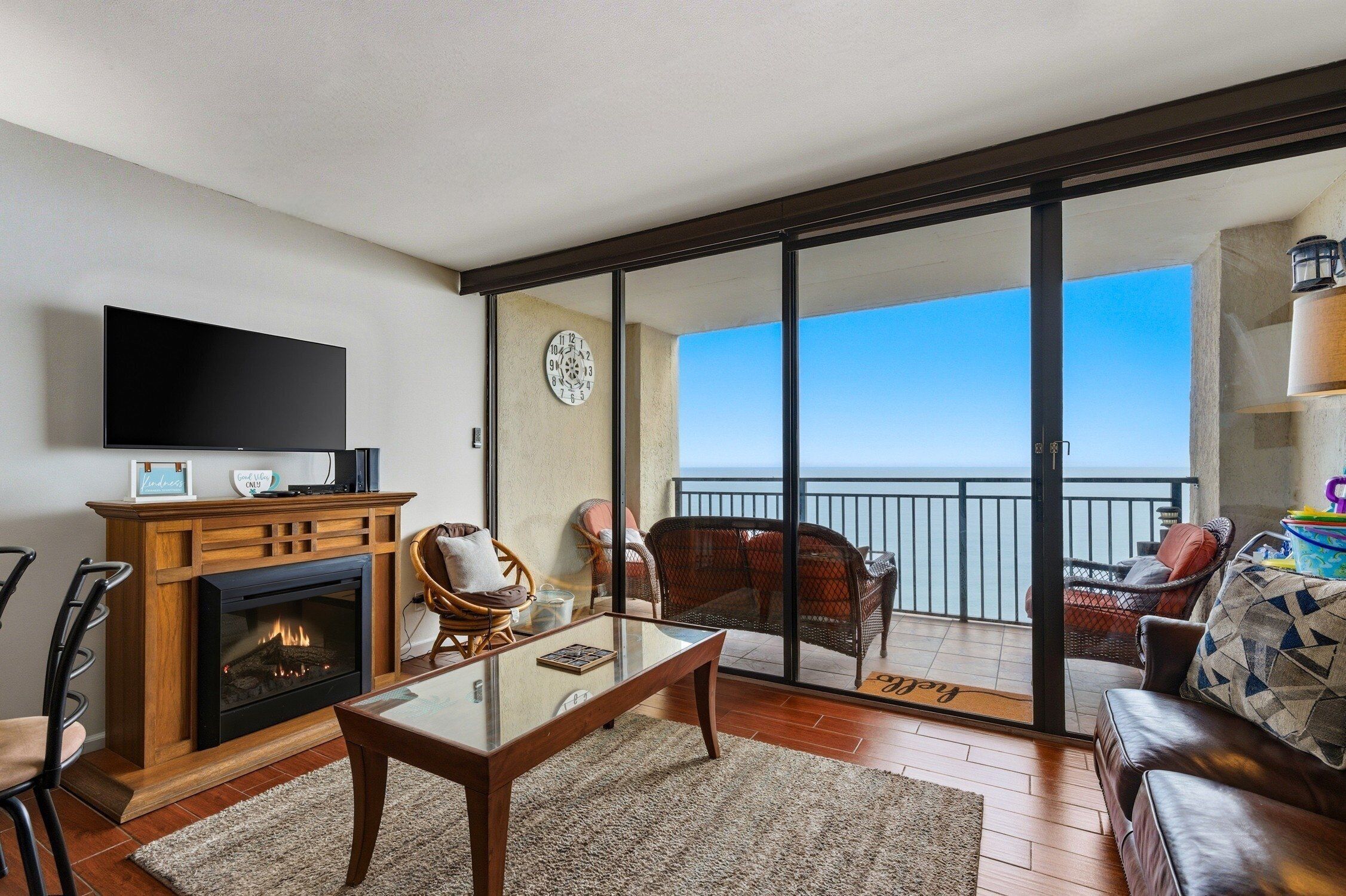 Télévision, cheminée