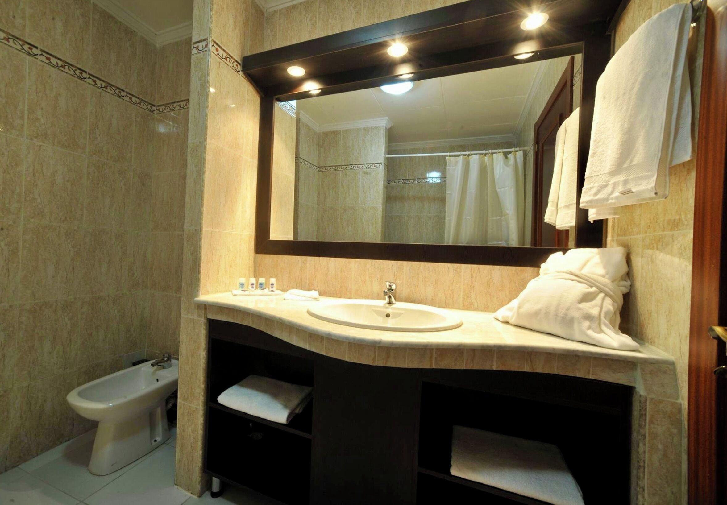 Standard-Doppel- oder -Zweibettzimmer | Badezimmer