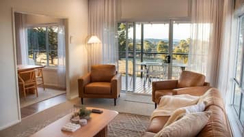 House, 6 Bedrooms, Mountain View | Living area