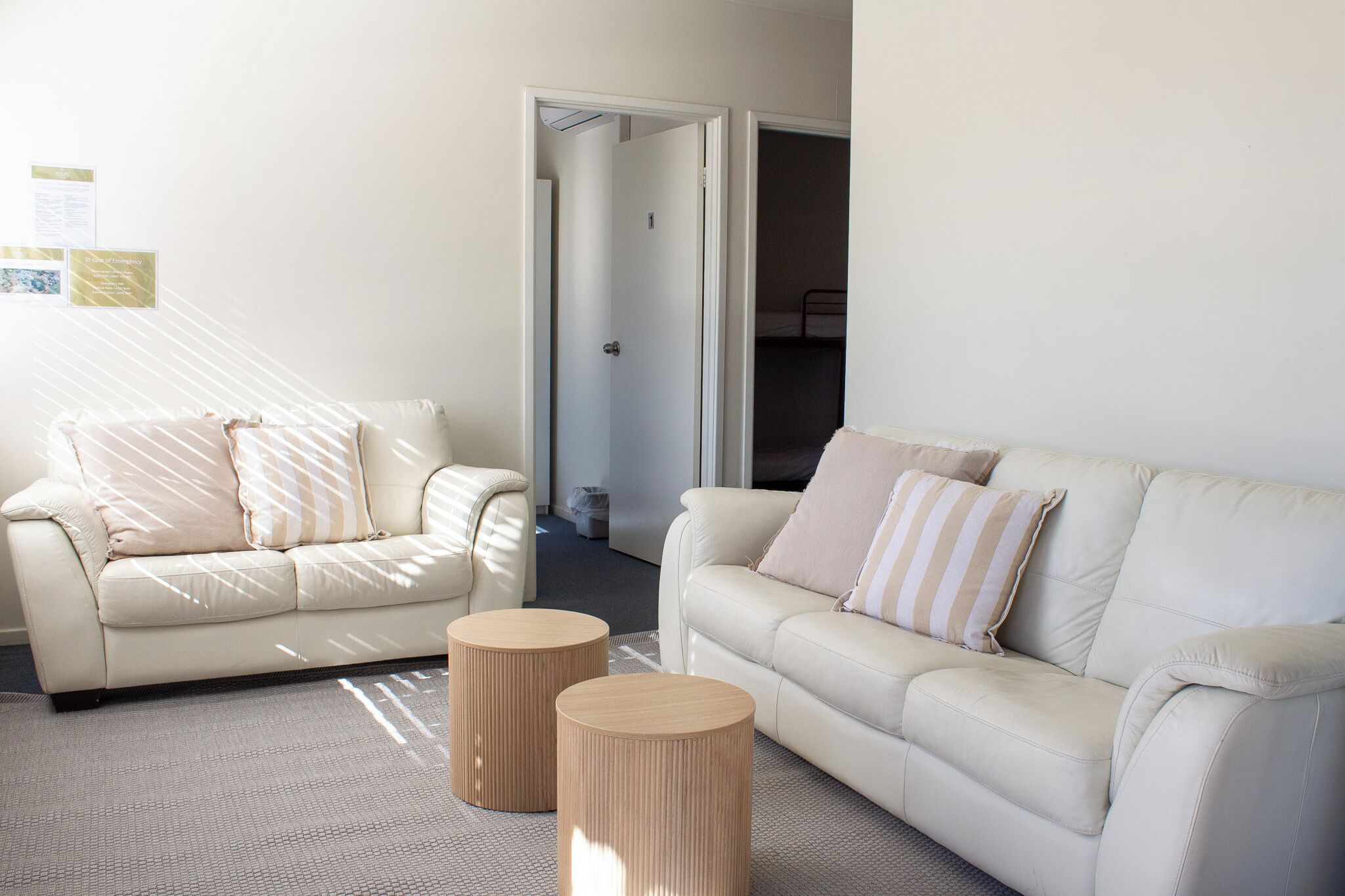 منزل بتجهيزات أساسية - منظر للحديقة | منطقة المعيشة