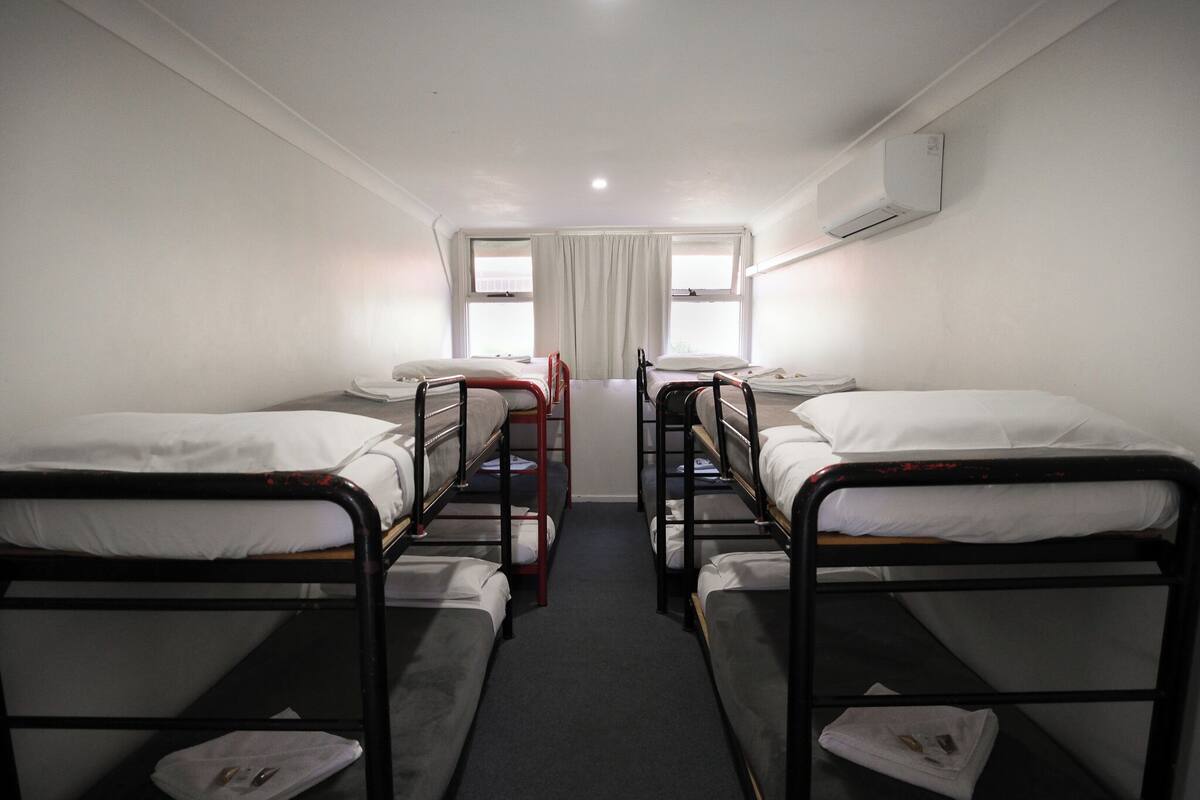 Economy Cabin | WiFi (free), bed sheets