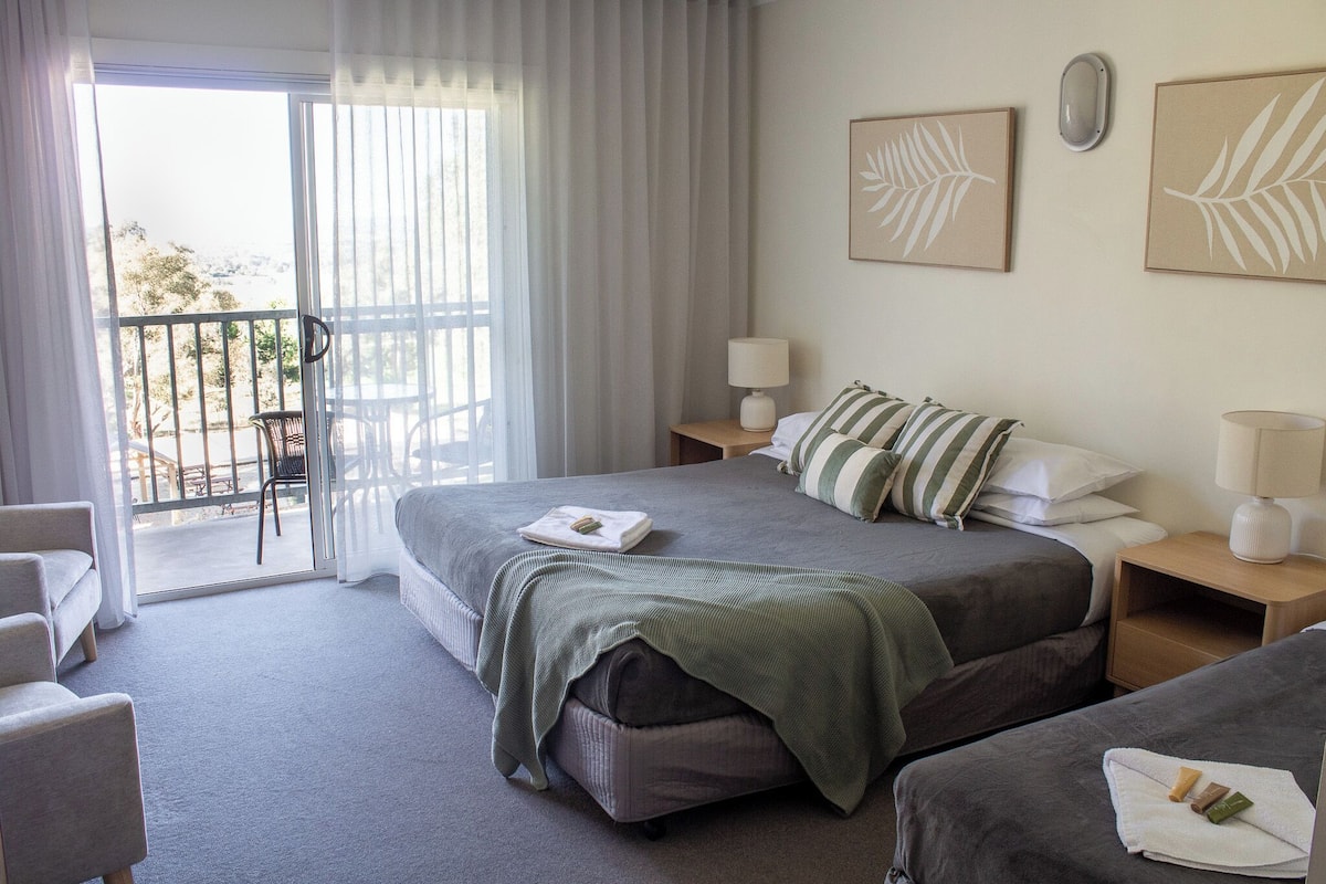 Habitación económica con 1 cama doble o 2 individuales, vistas al jardín | Wifi gratis