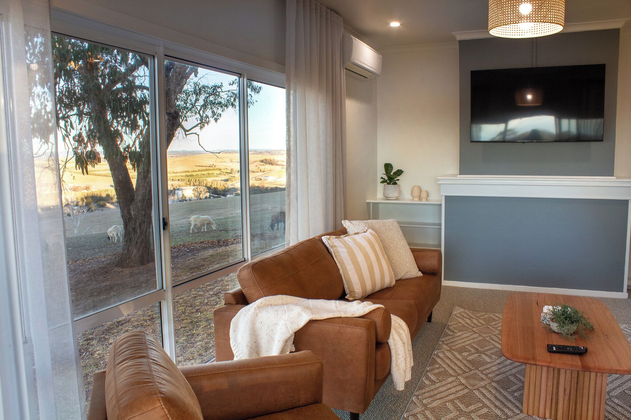 House, 6 Bedrooms, Mountain View | Living area