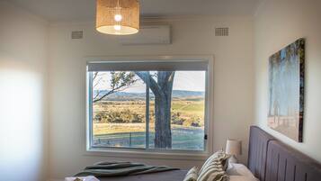 House, 6 Bedrooms, Mountain View