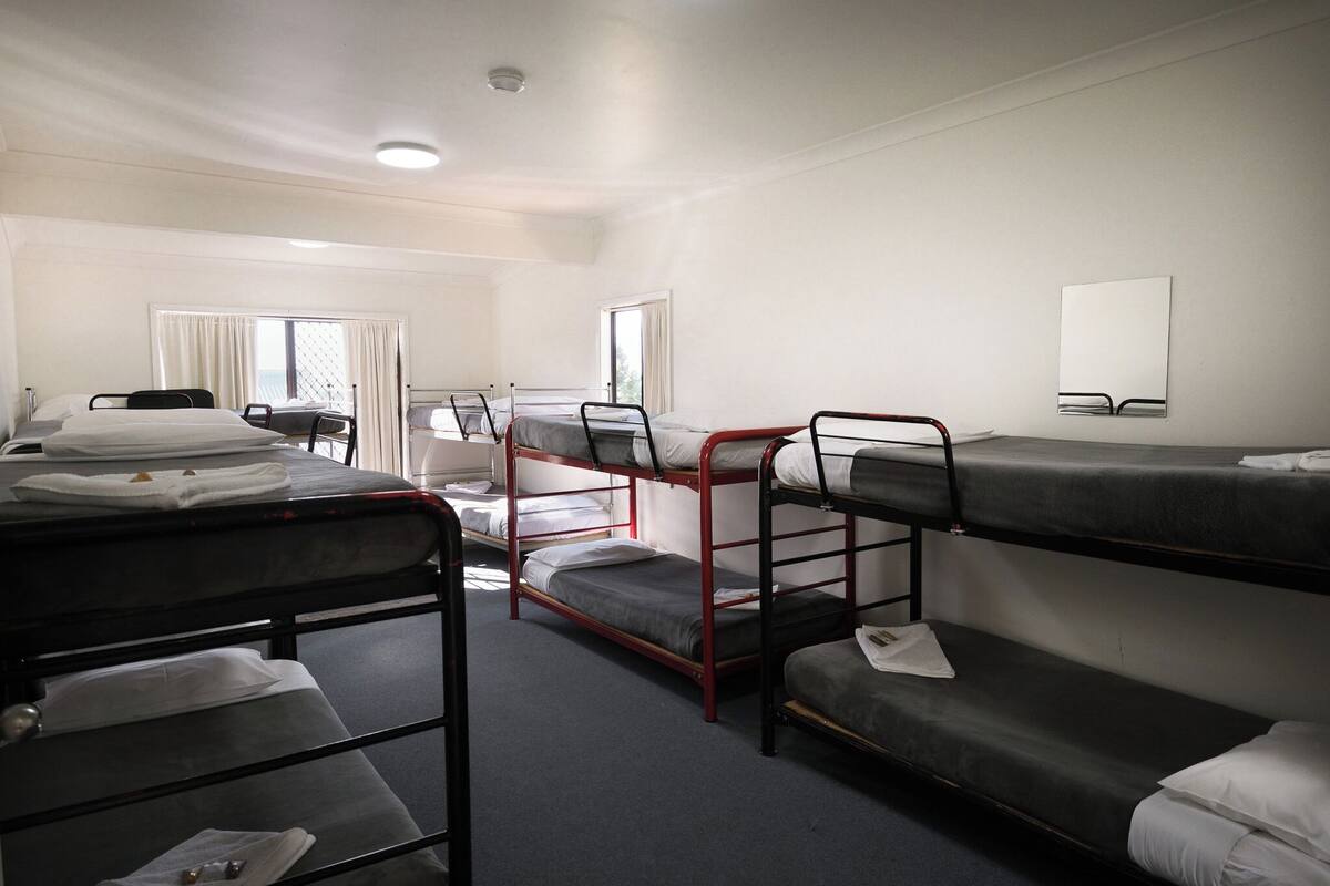 WiFi (free), bed sheets