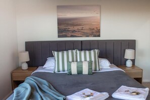 House, 6 Bedrooms, Mountain View | Free WiFi - Bathurst Goldfields Resort  (Mount Panorama)