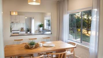 House, 6 Bedrooms, Mountain View | Dining