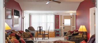 Ranch House- peaceful prairie escape