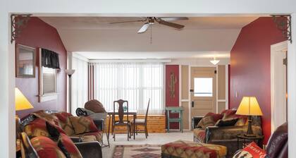 Ranch House- peaceful prairie escape