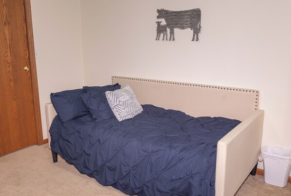 3 bedrooms, iron/ironing board, Internet, bed sheets