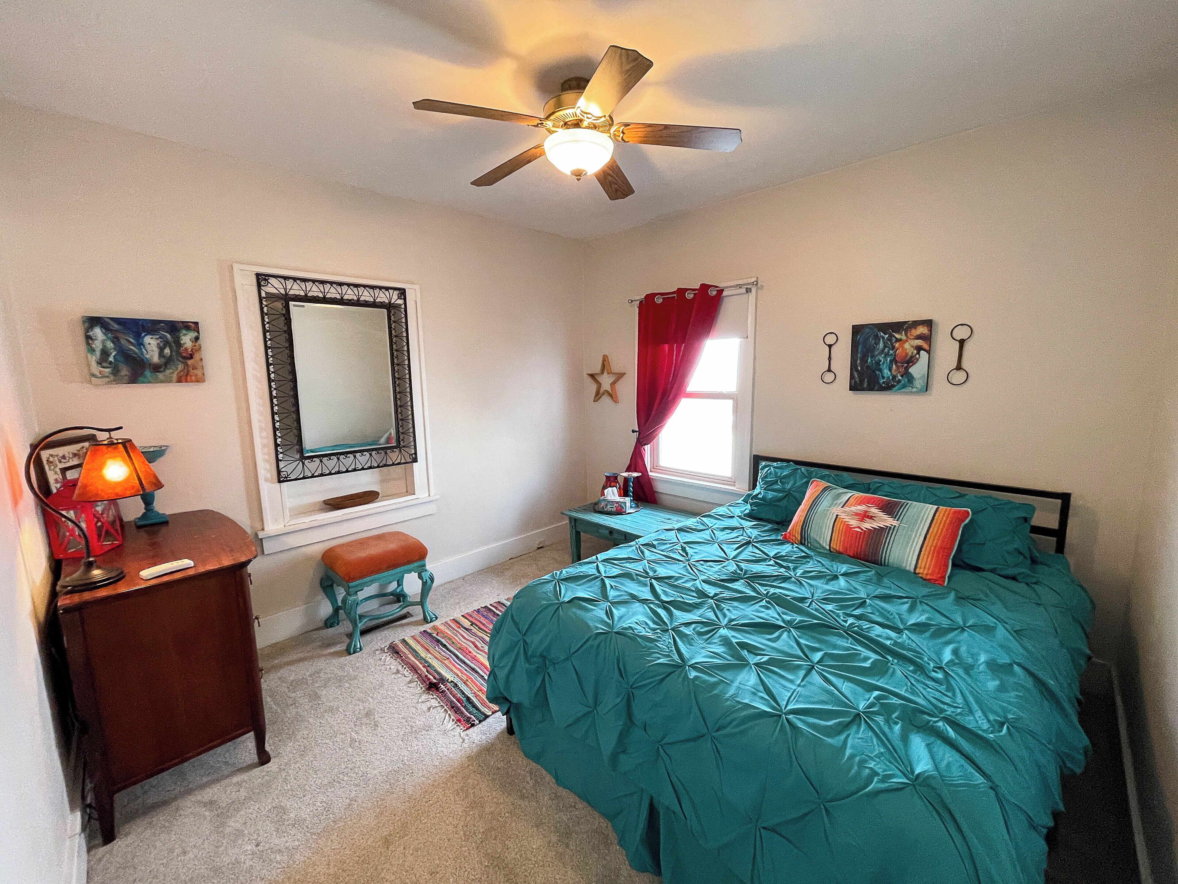 3 bedrooms, iron/ironing board, internet, bed sheets