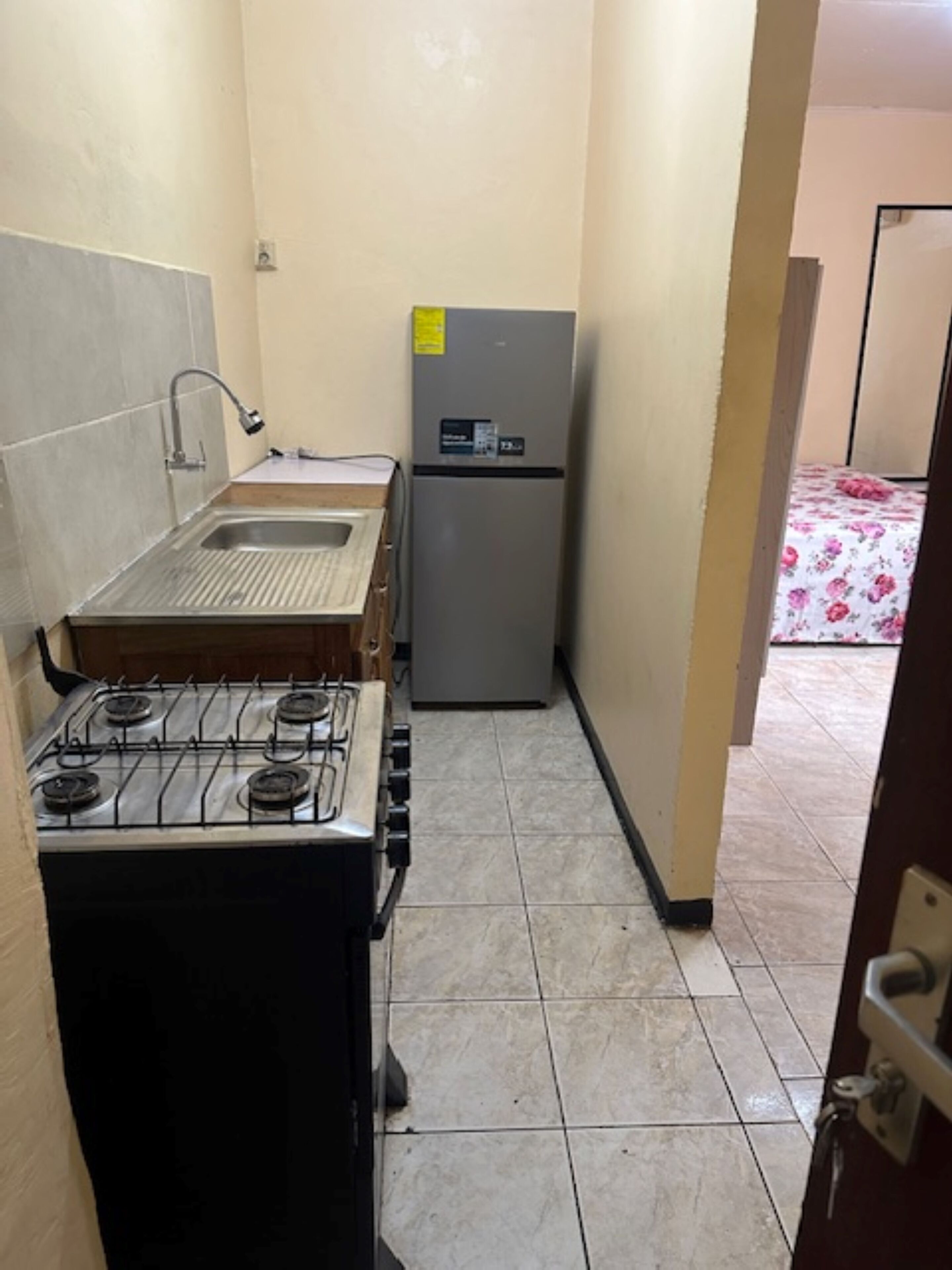 Refrigerador, microondas, horno, placa de cocina