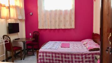 Economy tweepersoonskamer, niet-roken | Een bureau, een laptopwerkplek, gratis wifi