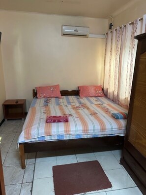 迷你吧、特色家居、办公桌、笔记本电脑工作区