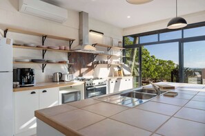 Fridge, microwave, oven, dishwasher - The Farm on Razorback Ridge and Tiny Home (Montville)