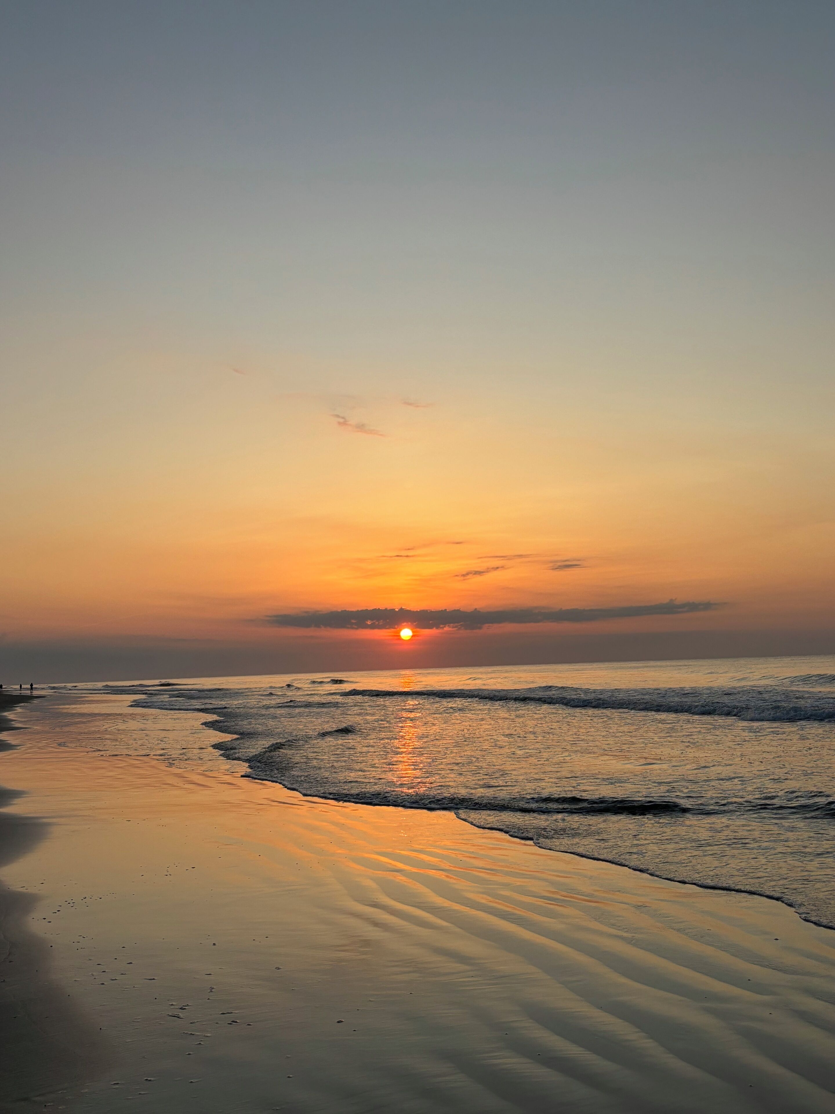 Beach nearby, sun-loungers, beach towels