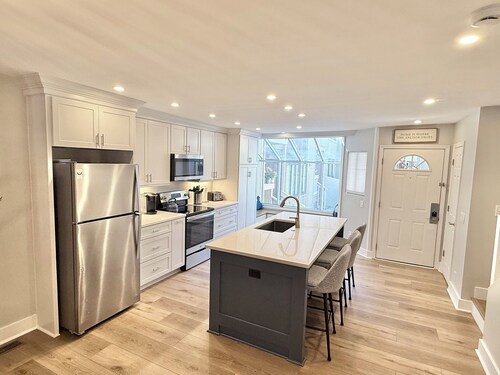 Beachwalk 165 - Renovated townhouse just steps from beach & pool in Shipyard HHI