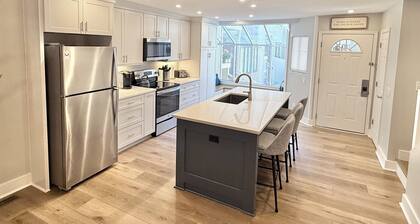 Beachwalk 165 - Renovated townhouse just steps from beach & pool in Shipyard HHI