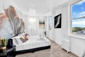 3 bedrooms, in-room safe, iron/ironing board, travel cot - Comfortable 4BR • Free Street Parking • Easy Access to NYC • Great for Families (Yonkers)