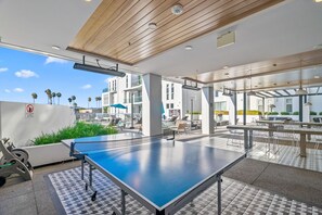 Outdoor dining - Luxury Marina Penthouse Private Suite w/ Pool (Marina del Rey)