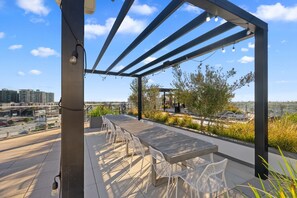 Outdoor dining - Luxury Marina Penthouse Private Suite w/ Pool (Marina del Rey)