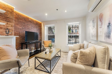Área de sala de estar. Cozy 1-bedroom apartment in awesome Brooklyn with AC