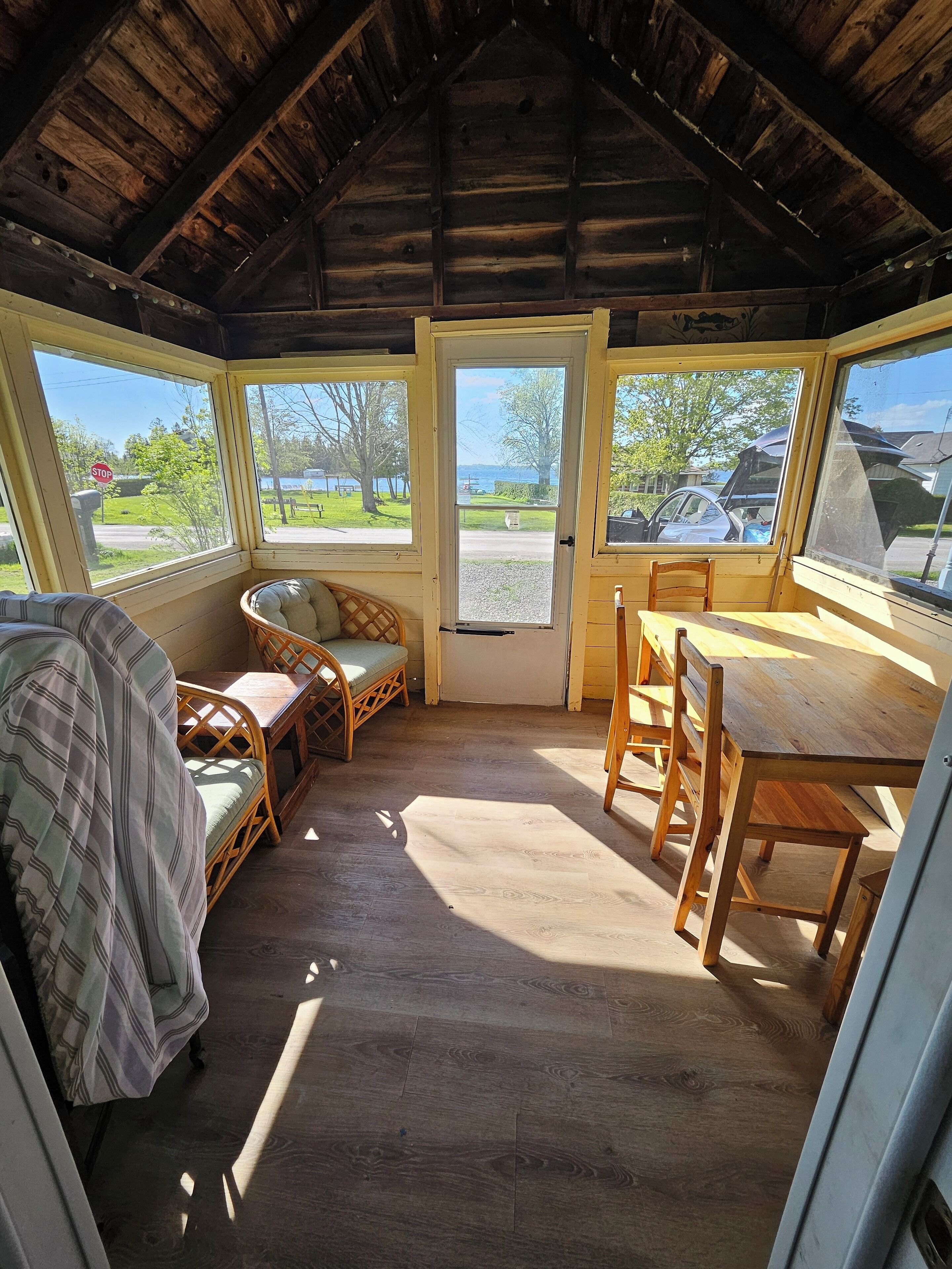 Eenvoudig huisje, uitzicht op meer | Woonruimte