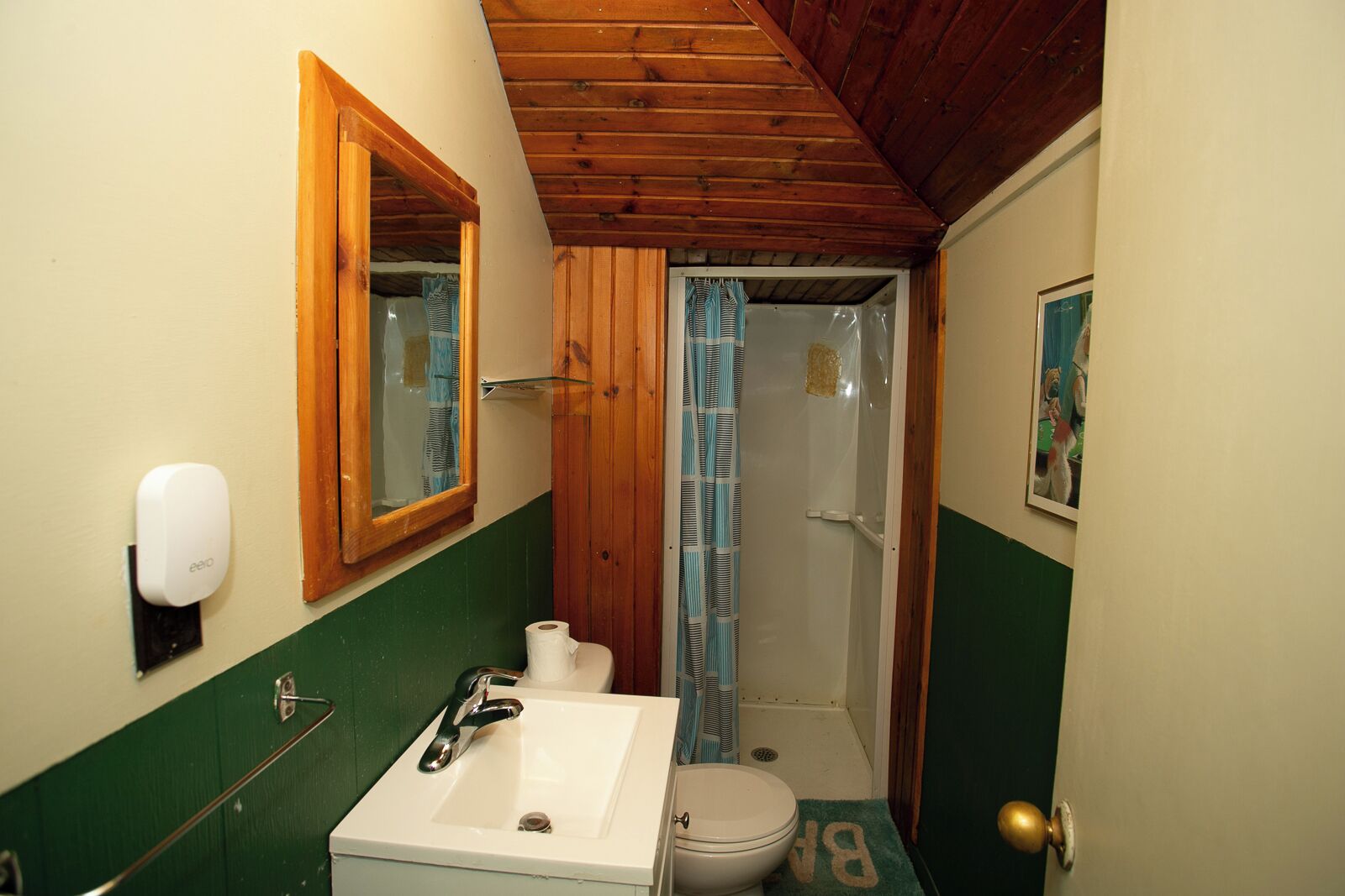 Eenvoudig huisje, uitzicht op meer | Badkamer | Toiletpapier