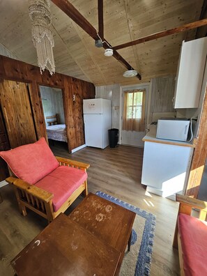 Basic Cabin | Interior