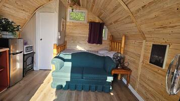 Basic Cabin, Partial Lake View | Living area