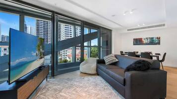 Televisión y oficina