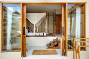 Habitación ejecutiva doble, piscina privada | Caja fuerte, tabla de planchar con plancha, wifi gratis