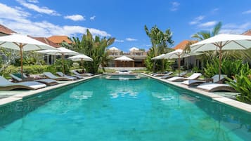 Hồ bơi ngoài trời