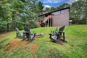 Property grounds - Spacious mountain cabin near Helen, GA, perfect for families who love nature! (Sautee Nacoochee)