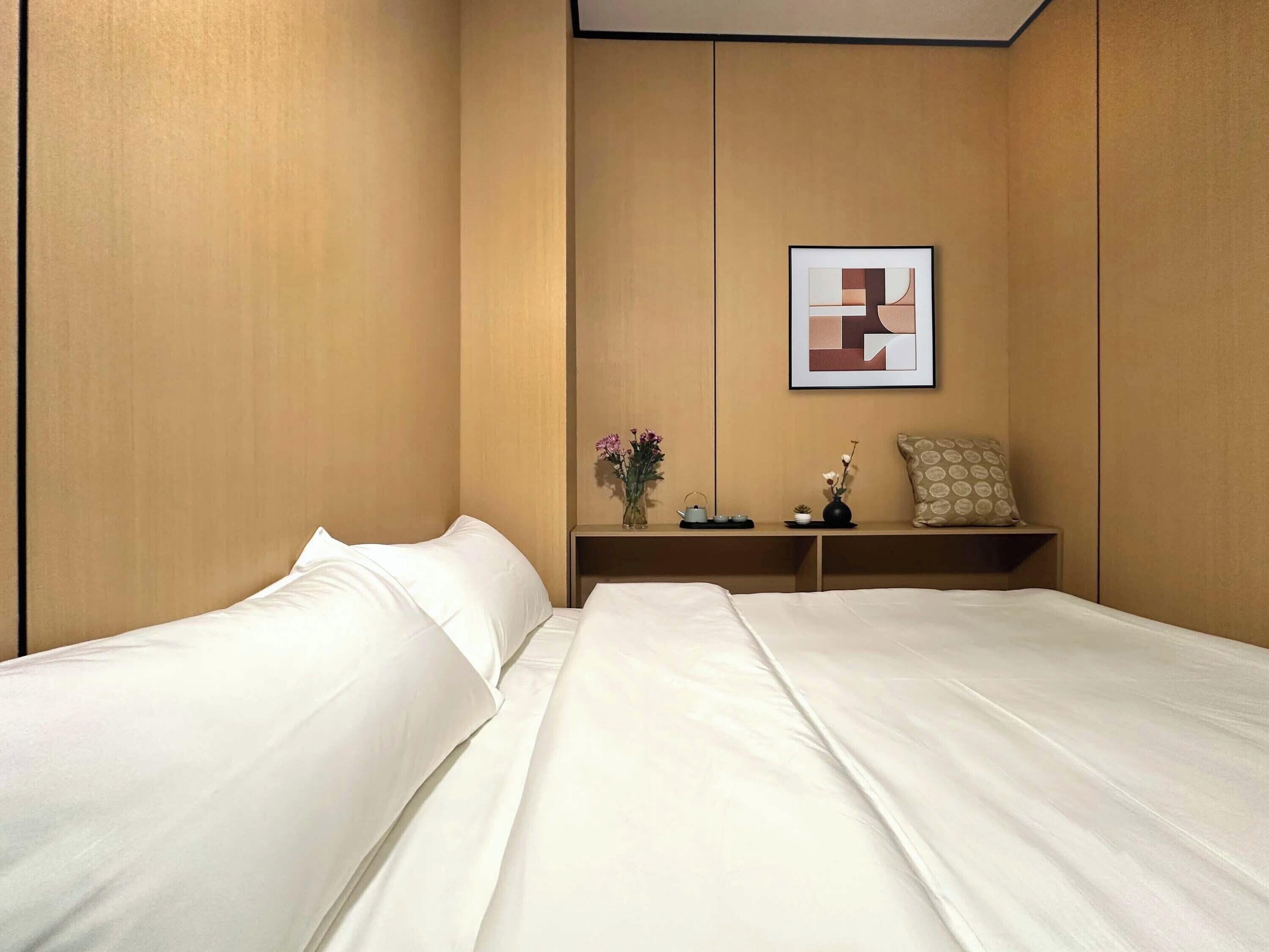 Blackout curtains, free WiFi, bed sheets