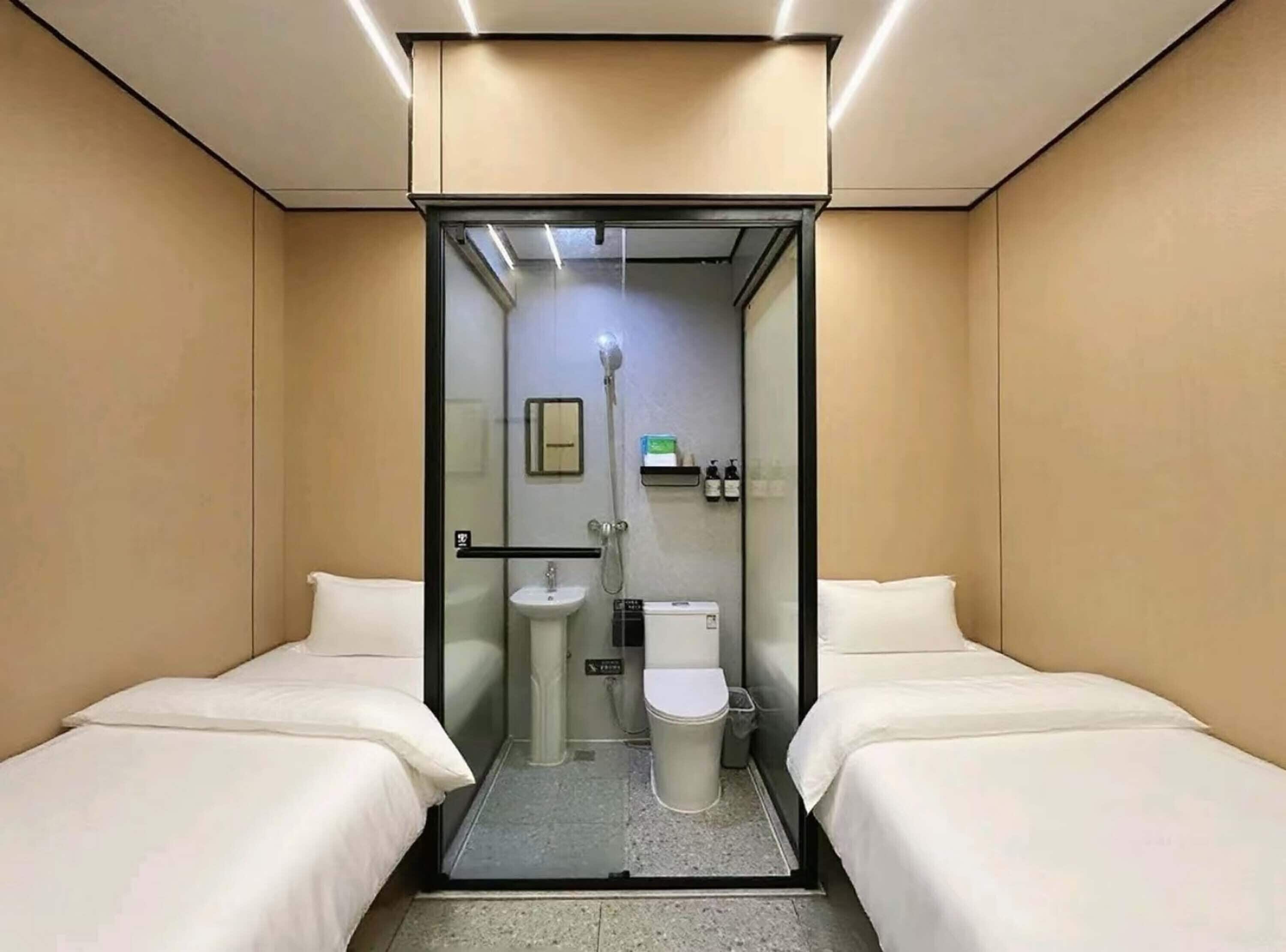 Standard Twin Room | Blackout drapes, free WiFi, bed sheets