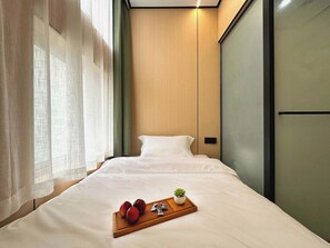 Blackout curtains, free WiFi, bed sheets - Philosopher Hotel (Shanghai)