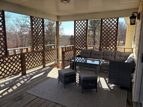 Charming 3-bedroom house in serene Bourbon with AC and fenced in yard 