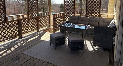 Charming 3-bedroom house in serene Bourbon with AC and fenced in yard