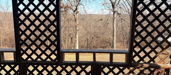 Charming 5 bedroom house in serene Bourbon with AC and fenced in yard 